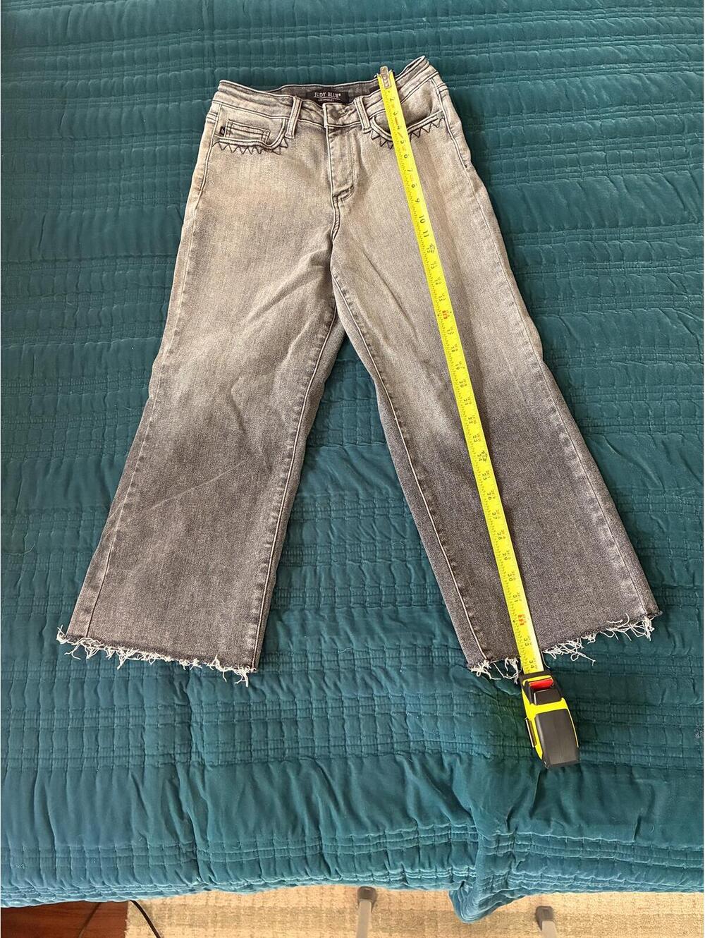 Judy Blue Gray Wide Crop Jeans Size 5/27 Frayed Hem